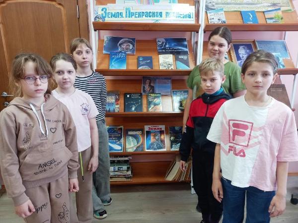 «Земля прекрасная планета». Выставка Колундаевской сельской библиотеки