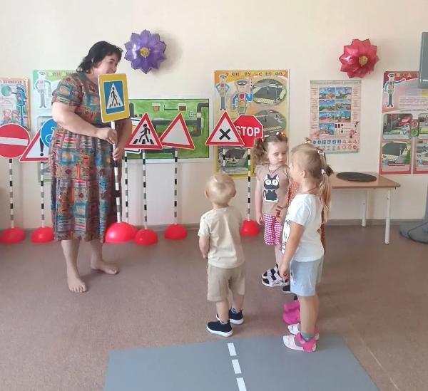 «Правила движения - достойны уважения». Кружилинская сельская библиотека