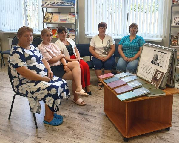 «Донской писатель А.В. Калинин». Дударевская сельская библиотека