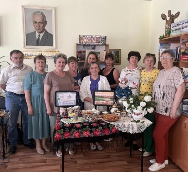 «Традиция, объединяющая народы России». Калининская сельская библиотека