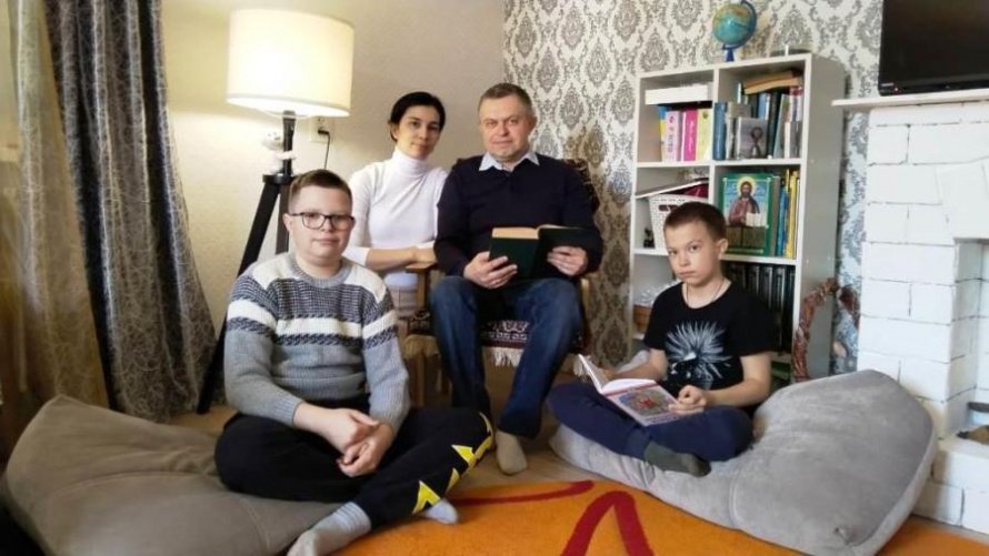 «Читают все!». Третий выпуск семья Скориковых