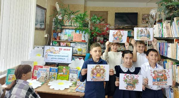 «Под семейным зонтиком». Базковская детская библиотека